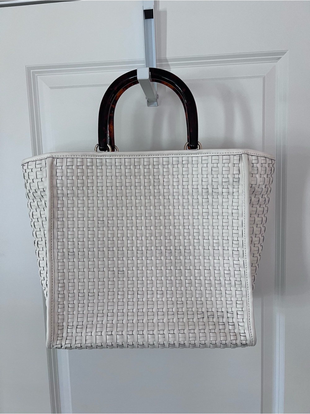 Mark and Graham White Woven Leather Tortiouse Handle Bag Linen Lined EUC